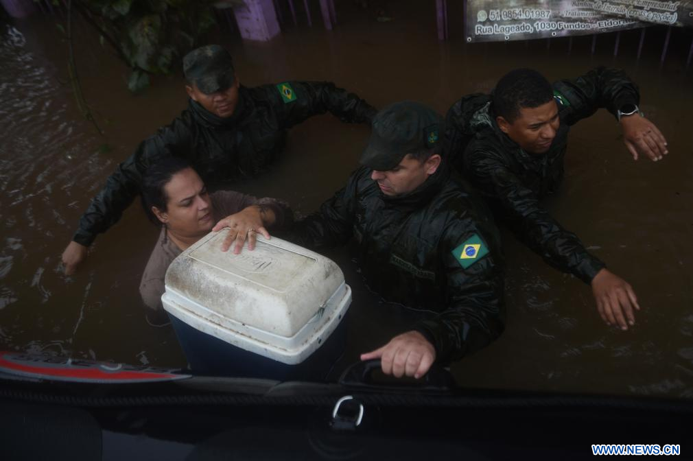 Ascienden a 143 los muertos por peor catástrofe meteorológica en sur de