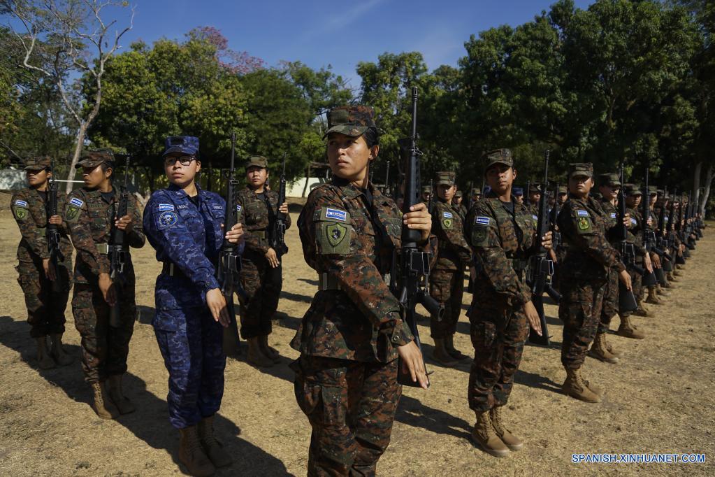 Pr ctica militar en la Base de Artiller a de la Fuerza Armada de