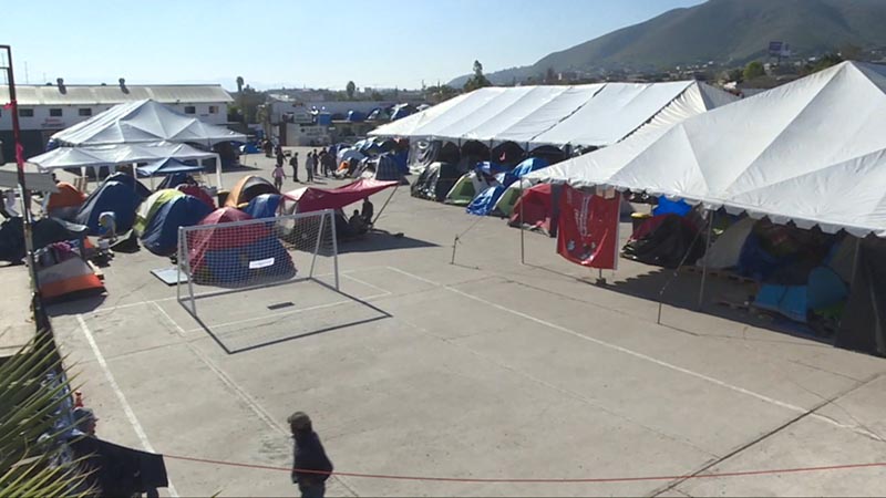 "Los niños son los que sufren" : familia hondureña camina a EEUU