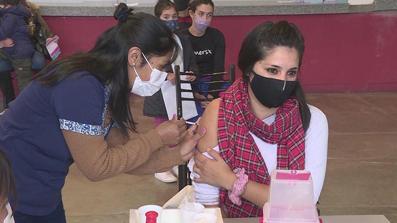 Infectólogo destaca aceptación popular en Argentina de vacuna china de CanSino