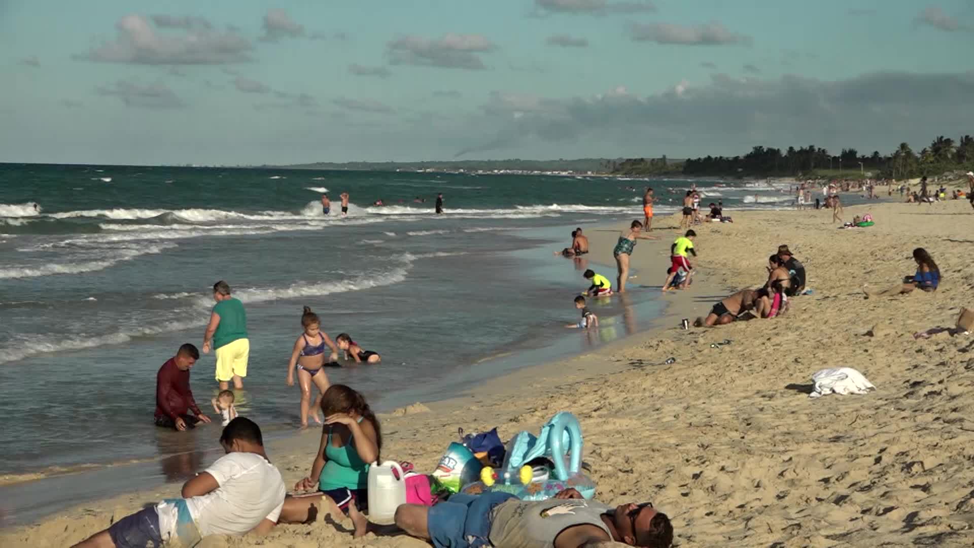 La Habana reabre sus playas y el Malecón mientras desescala medidas contra COVID-19