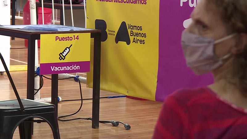 Buenos Aires abre nuevos centros de vacunación contra COVID-19 en medio de suba de casos