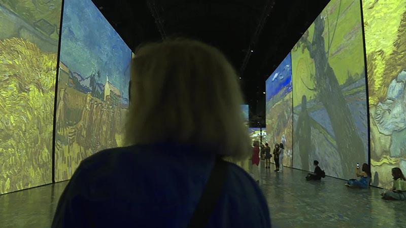 Exhibicion inmersiva de Van Gogh cautiva a los amantes del arte en Buenos Aires, Argentina