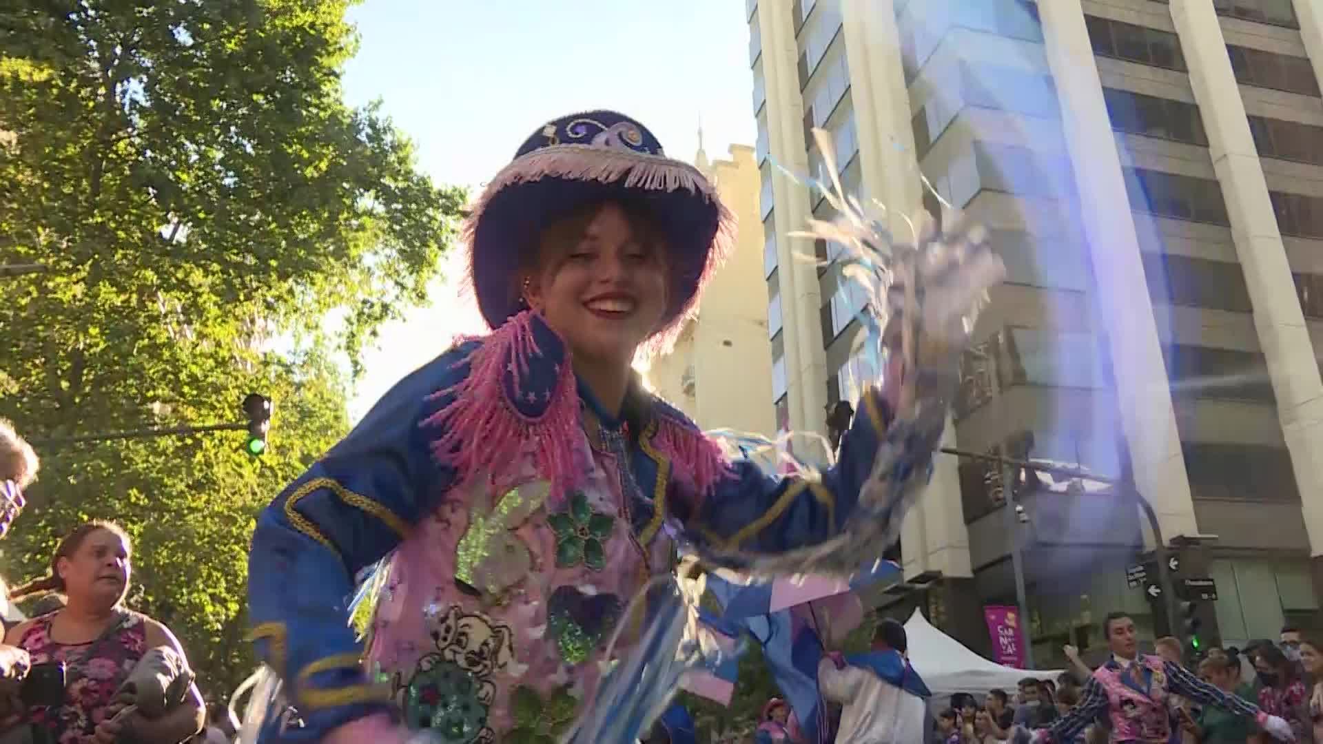 Capital de Argentina celebra el Carnaval con color, baile y música