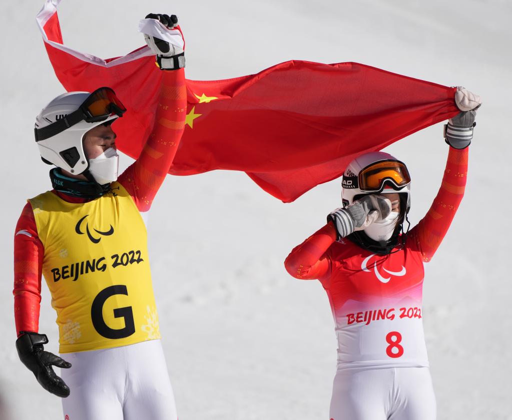 RESUMEN: China lidera medallero de Beijing 2022 y logra el 1-2-3 en snowboard masculino SB-UL