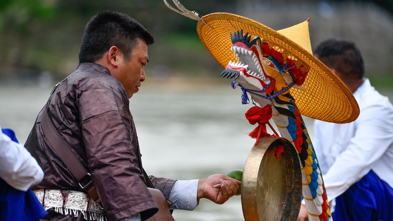 Guizhou: Festival del bote del dragón en canoa anual de la etnia miao