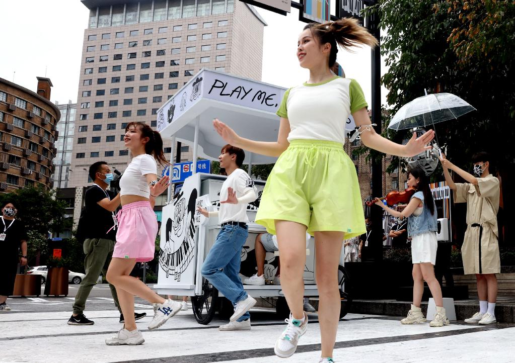 Shanghai emite cupones electrónicos para estimular el consumo