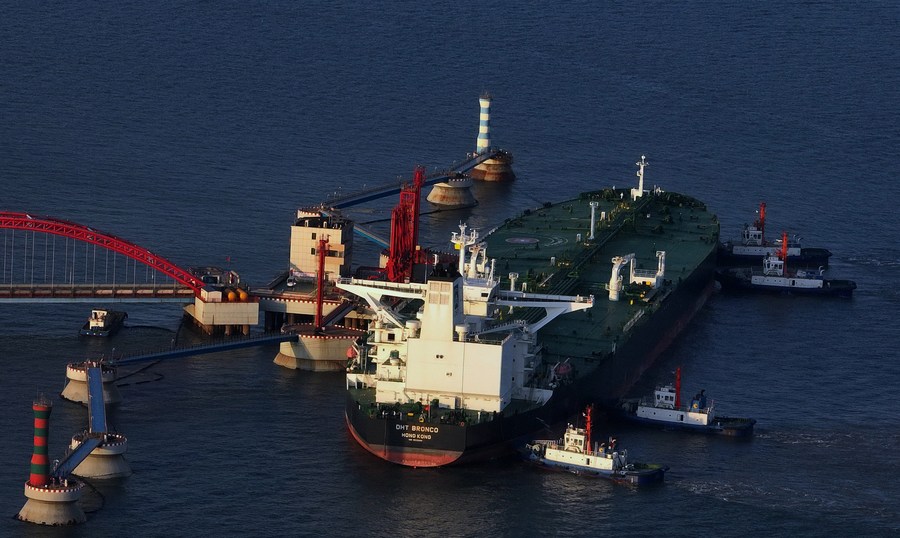China suspende ajustes de precio del petróleo