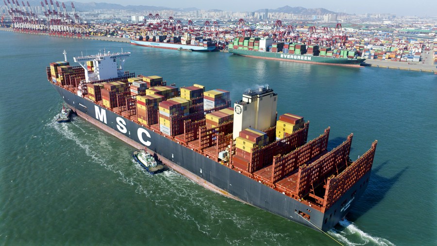 Comercio exterior de bienes de China registra superávit de 25.900 millones de dólares