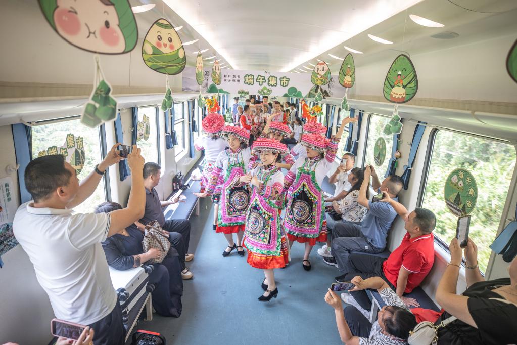 China registra más de 70 millones de viajes en tren en vacaciones de Festival del Bote de Dragón