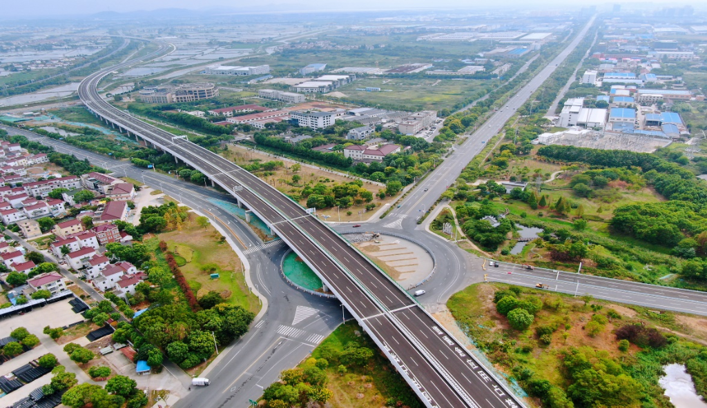 Aumentan viajes de pasajeros por carretera y vía fluvial de China en período enero-mayo