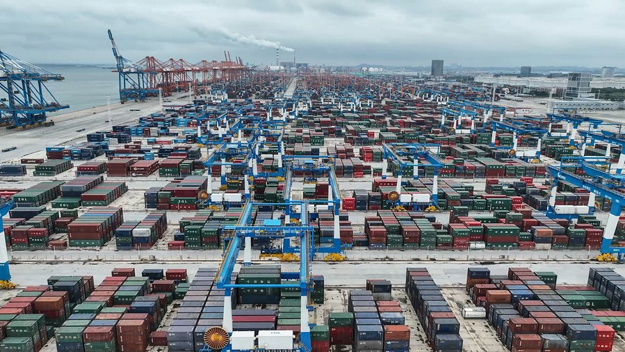 Comercio internacional de bienes y servicios de China alcanza 569.900 millones de dólares en octubre