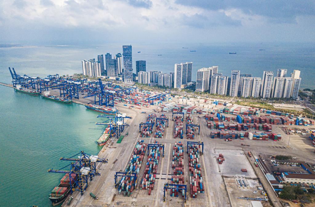 Puerto de libre comercio de Hainan se encuentra pleno desarrollo, según gobernador