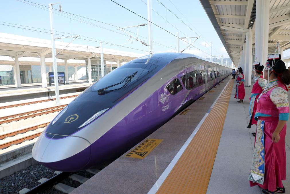 Nueva línea ferroviaria de alta velocidad conecta principales centros económicos en este de China