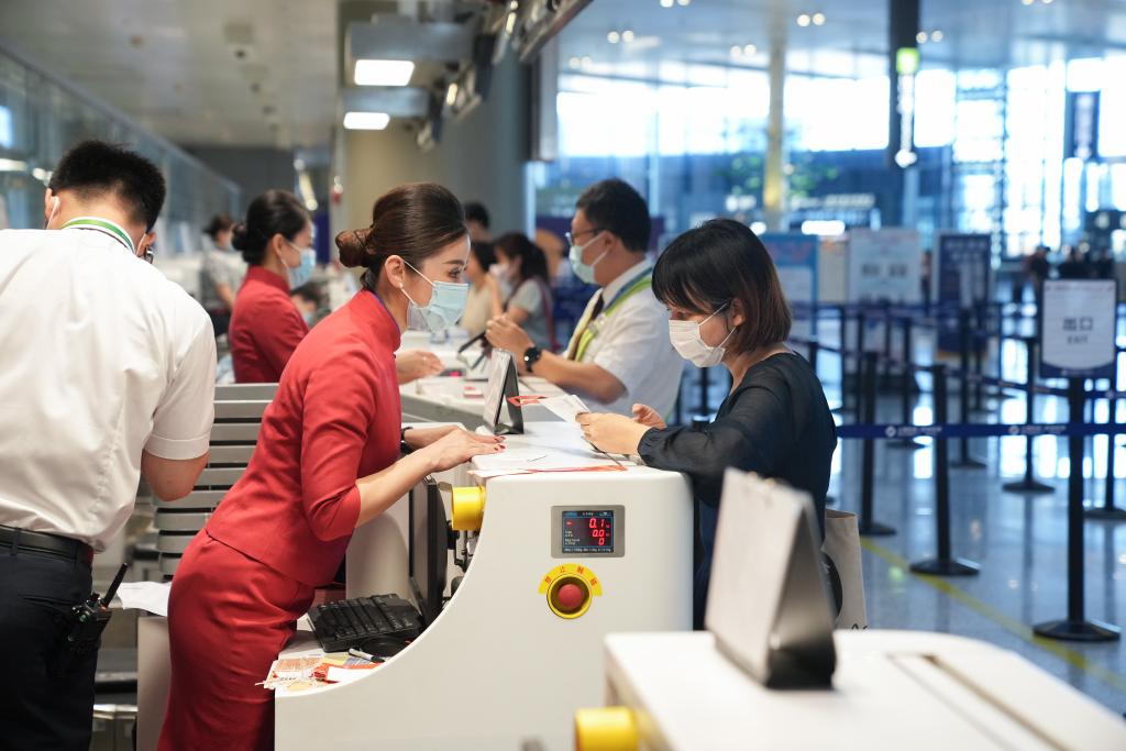 Tráfico aéreo de China marca cifras récord en tercer trimestre