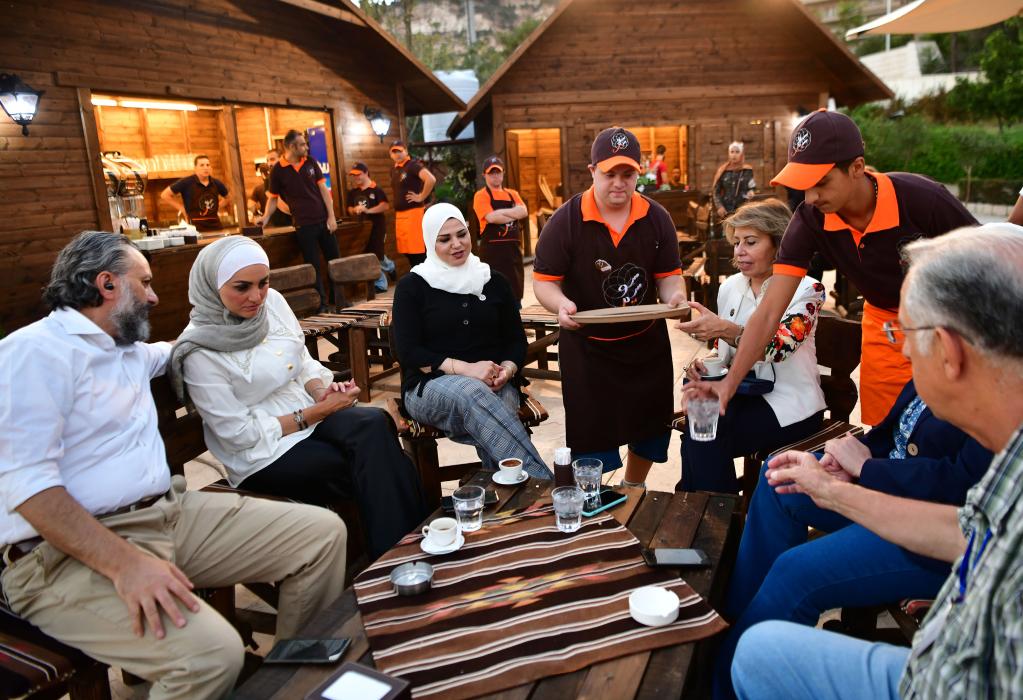 Cafetería Sucette, una cafetería de Siria administrada por 20 personas con Síndrome de Down en Damasco