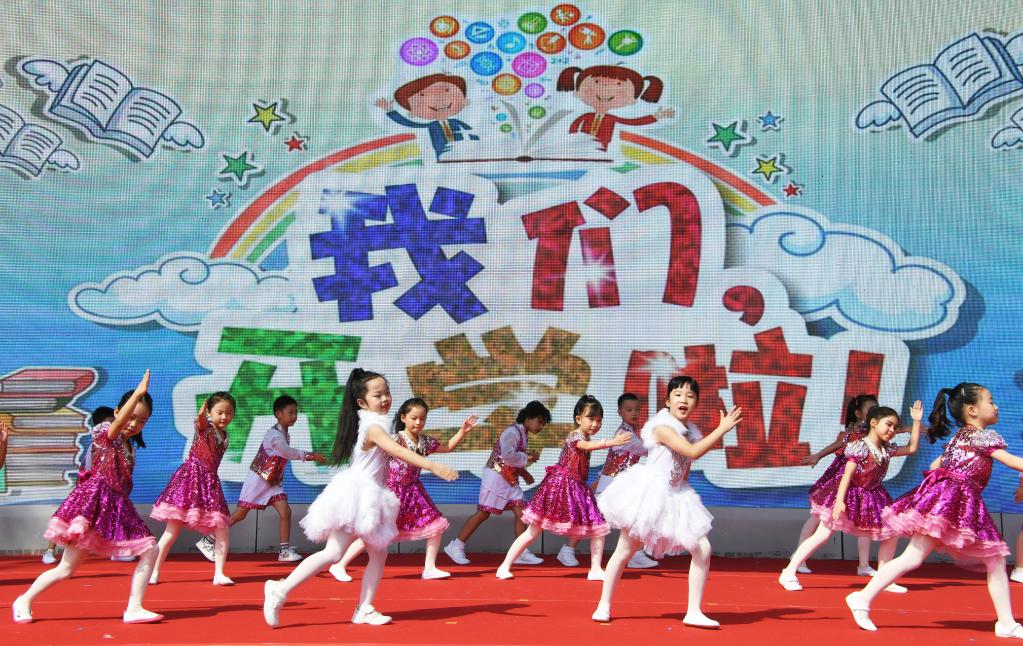 Escuelas primarias y secundarias de China inician nuevo año escolar