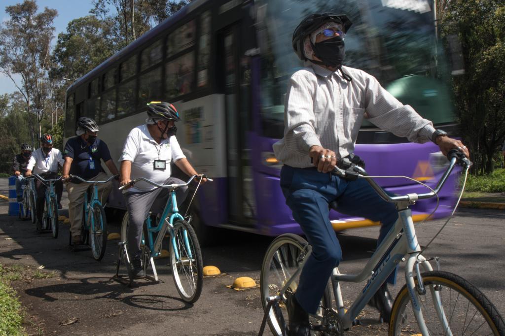Conductores de autobuses de transporte público participan en curso de sensibilización en la Ciudad de México