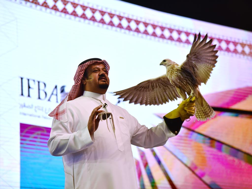 Subasta Internacional de Criadores de Halcones en Arabia Saudita