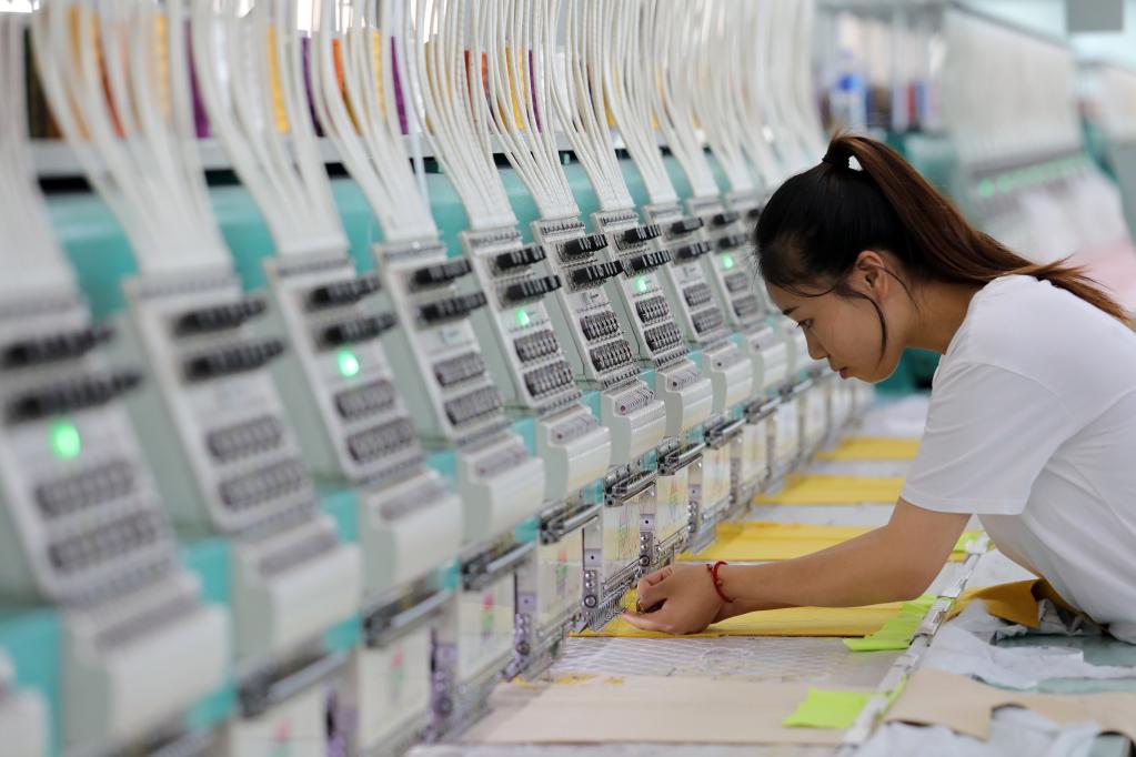 Hebei: Cangzhou apoya a innovación tecnológica de empresas de confección local