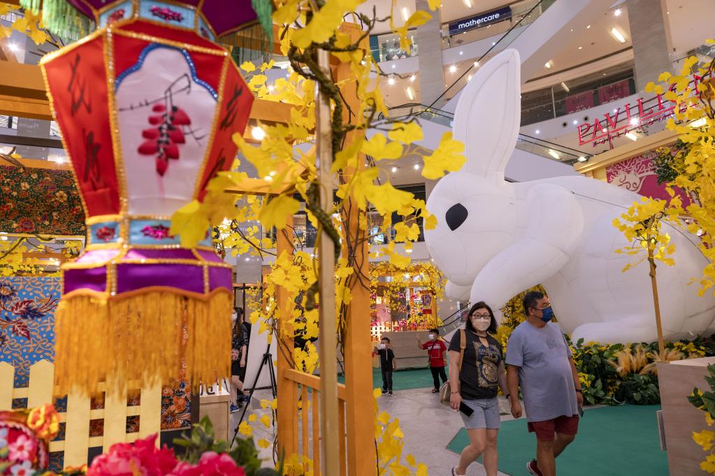 Decoraciones en celebración de Festival de Medio Otoño en Kuala Lumpur, Malasia