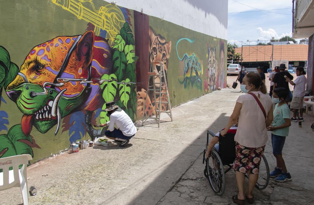 Grafitis que forman parte de la Expo-Graff "felinos de la región" en México