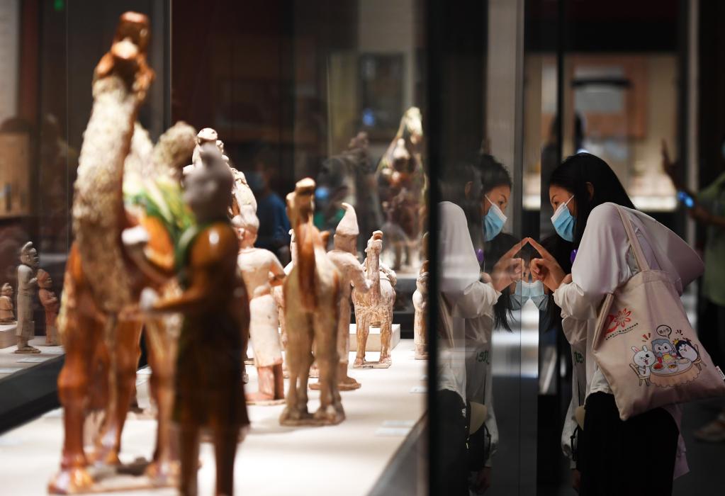 Muchas personas visitan museo durante vacaciones del Festival de Medio Otoño