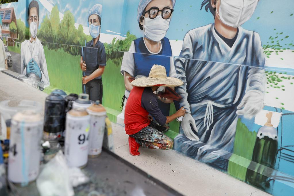 Mural alusivo al personal de salud en Tegucigalpa, Honduras