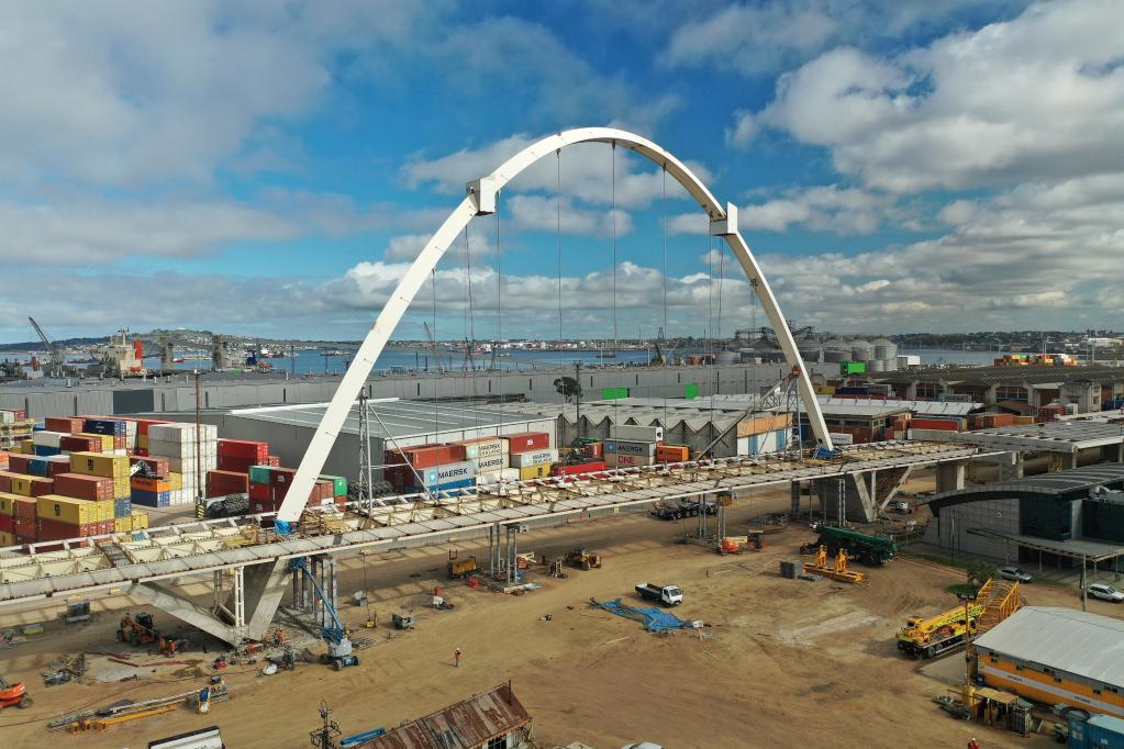 Sitio de construcción del viaducto portuario a un costado del Puerto de Montevideo, Uruguay