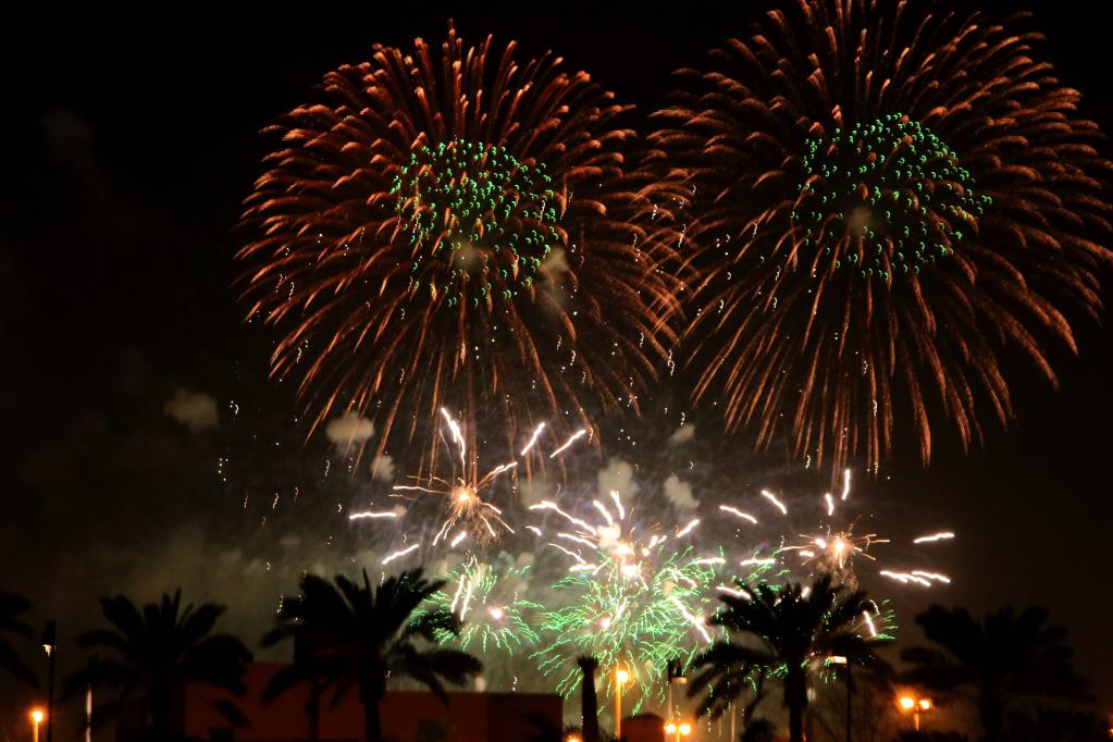 Espectáculo de fuegos artificiales del día nacional en Riad, Arabia Saudita