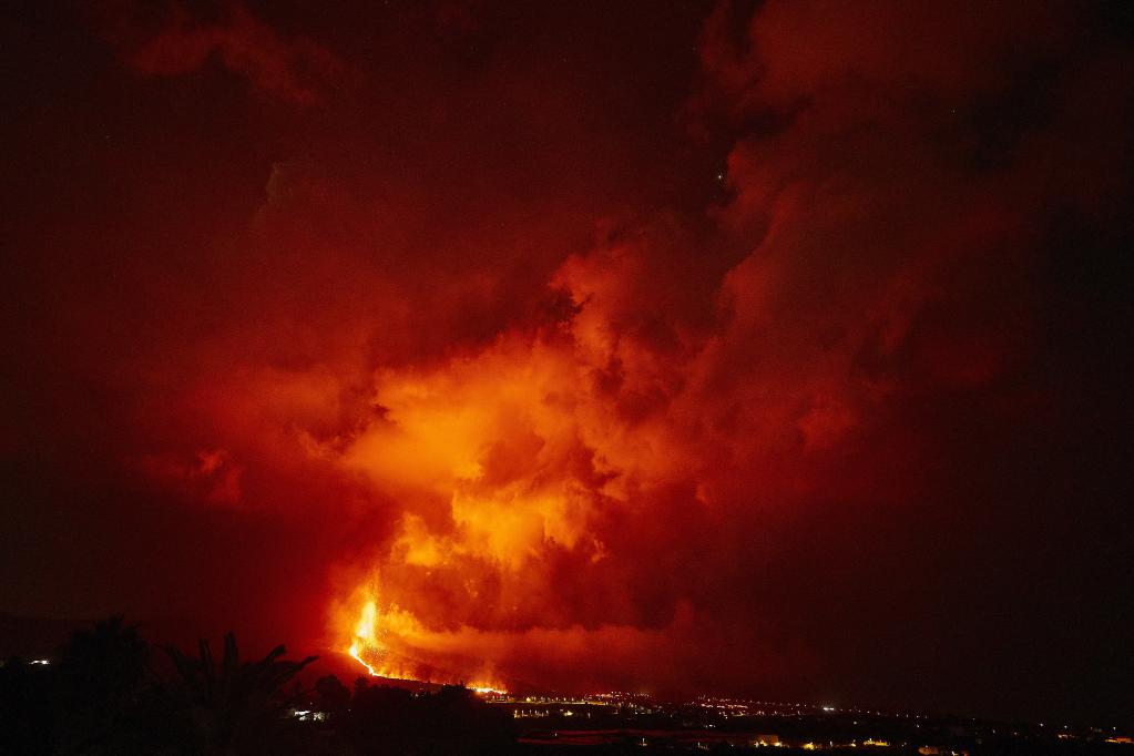 Intensificación de actividad eruptiva del volcán Cumbre Vieja en la isla de La Palma, España