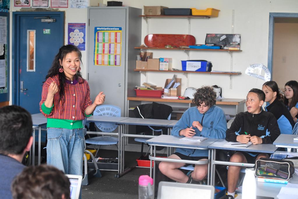 Estudiantes asisten a clase de chino en escuela en Wellington, Nueva Zelanda