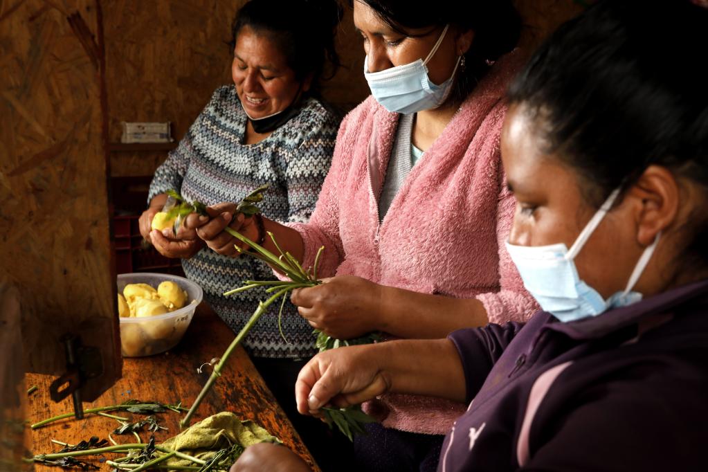 Olla común "Manos Unidas" en Lima, Perú