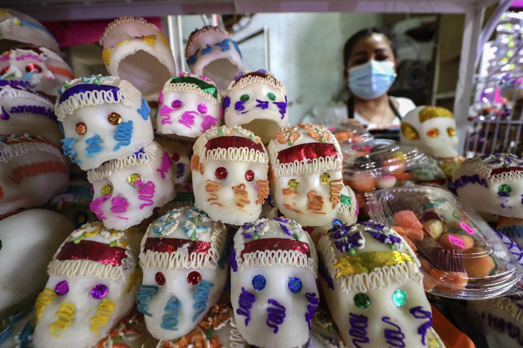 México: Elaboran de dulces artesanales previo a celebración del Día de Muertos