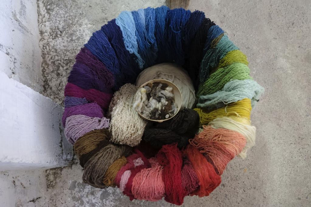 México: Taller en Tlaxcala elabora piezas textiles utilizando fibras naturales y tintes orgánicos