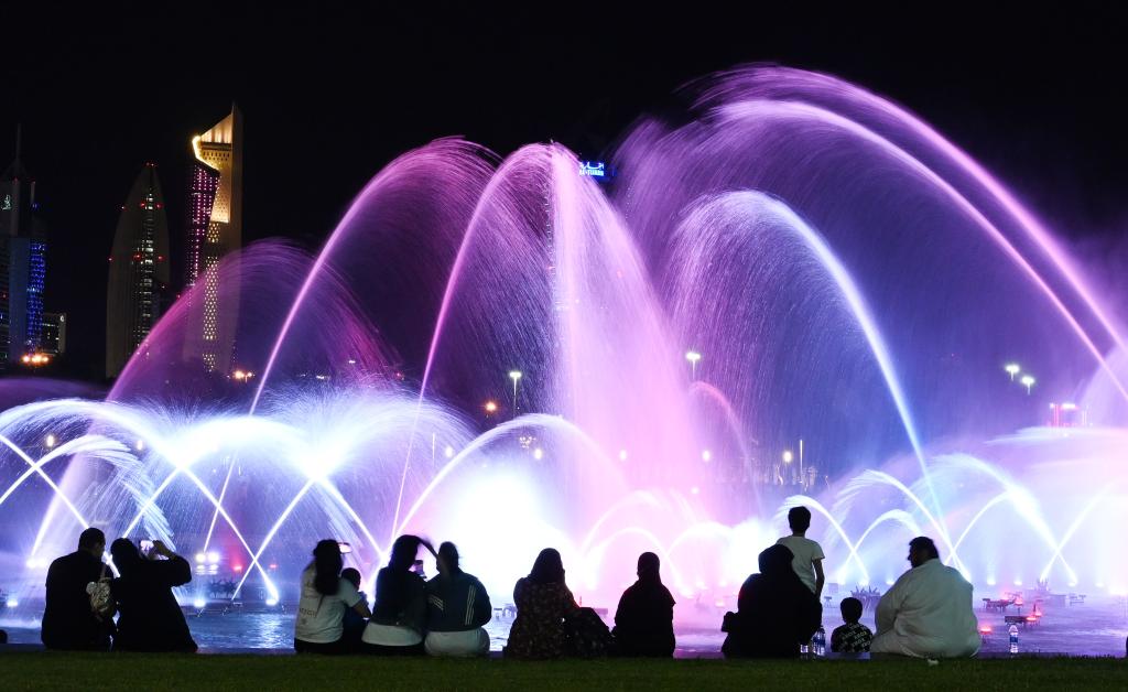 Espectáculo de fuentes en un parque en la Ciudad de Kuwait