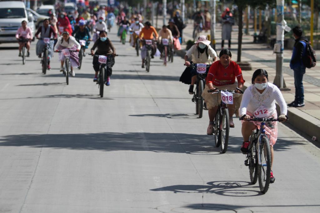 Carrera de Cholitas en Bicicleta en El Alto, Bolivia