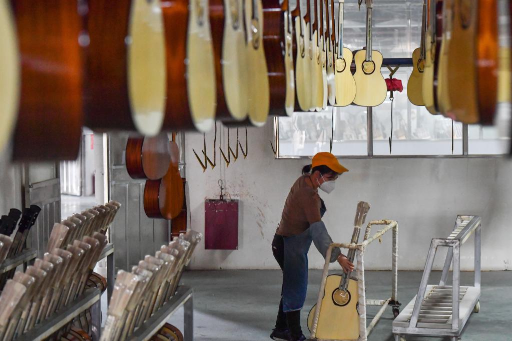 Hunan: Dong'an toma medidas para impulsar industria de guitarras