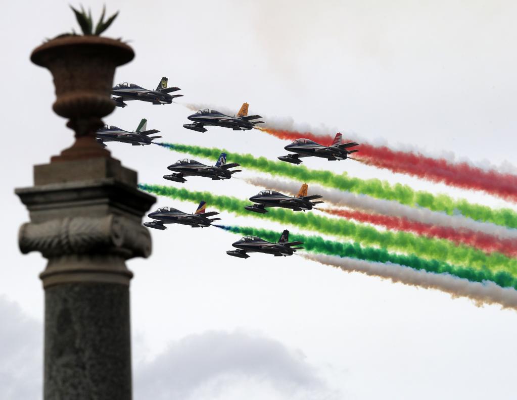 Ceremonia conmemorativa por el Día de la Unidad Nacional y de las Fuerzas Armadas de Italia