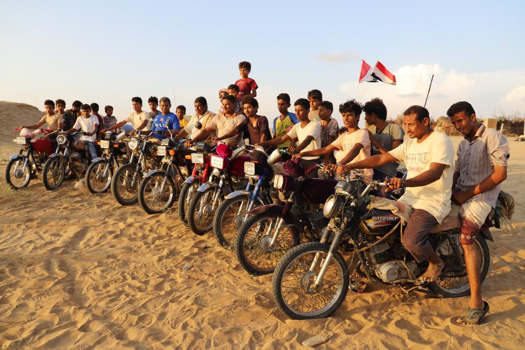 Miles de yemeníes recurren a la conducción de mototaxis para ganarse la vida