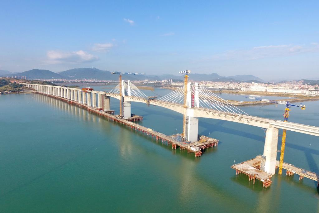 Culmina unión de puente de ferrocarril de alta velocidad marítimo