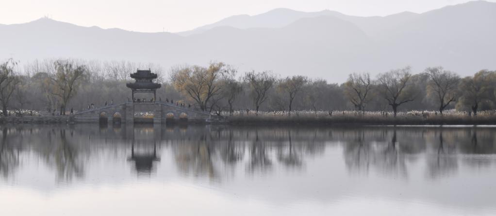Paisaje de invierno del Palacio de Verano en Beijing