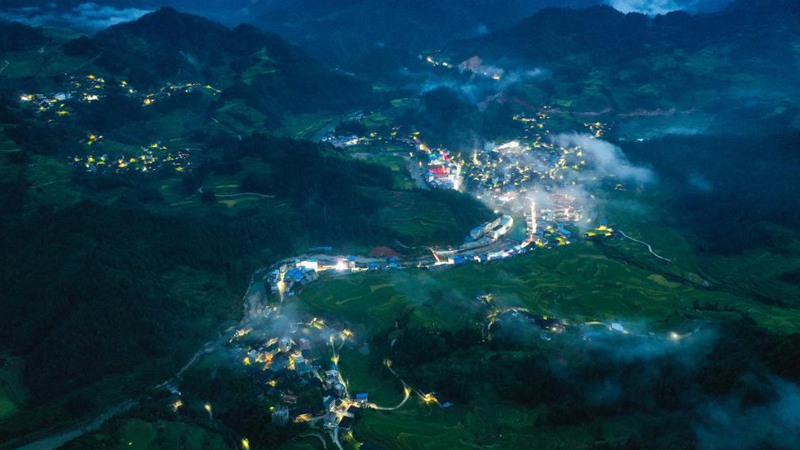 Paisaje nocturno en Rongshui, Guangxi