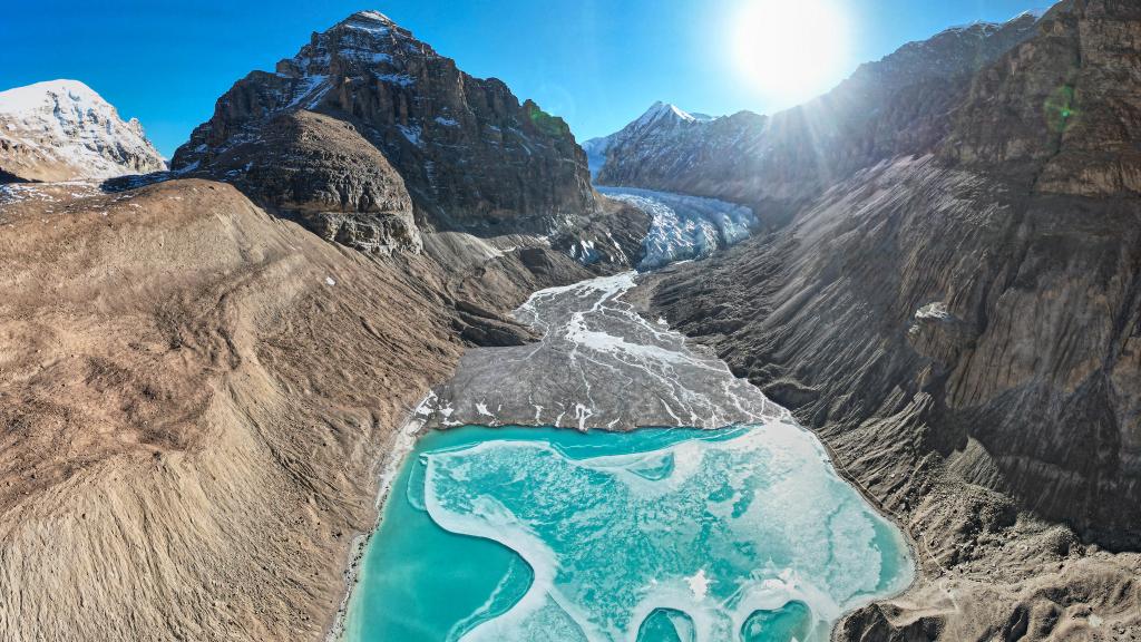 Tíbet: Paisaje del glaciar Qoidenyima en la ciudad de Xigaze