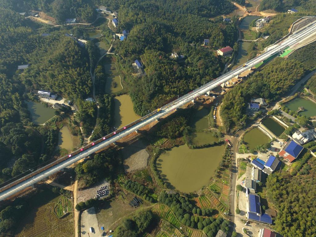 Hunan: Se colocan vías del ferrocarril de alta velocidad de Changde-Yiyang-Changsha