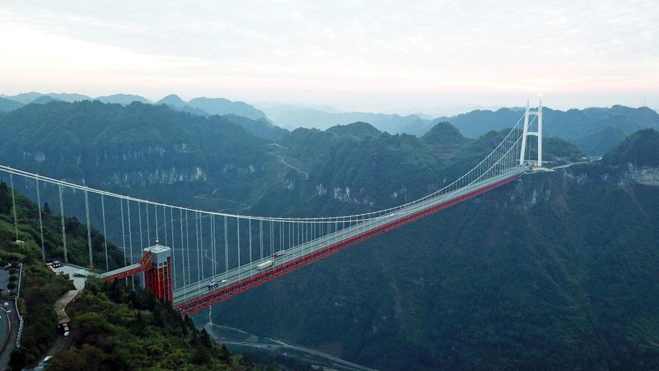 Hunan: Vista aérea del puente colgante de Aizhai