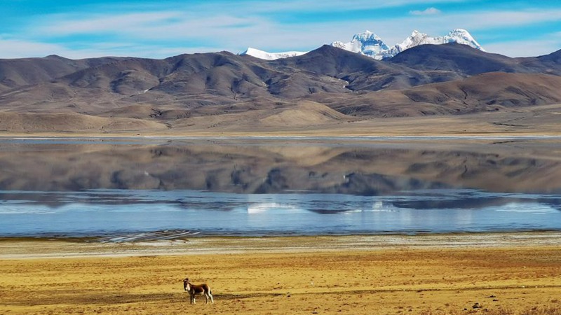 Tíbet: Paisaje invernal del lago Zhegu