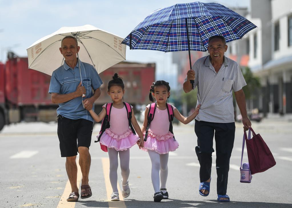 Guangxi: Comunidad de Rongkang, un sitio de reubicación para alivio de pobreza