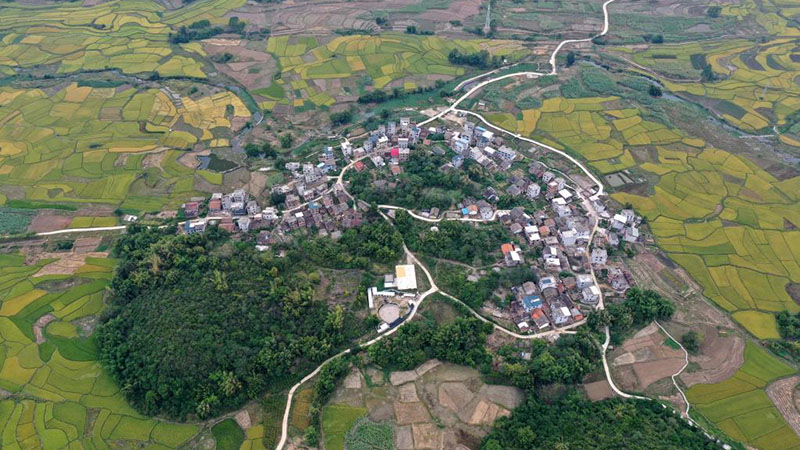 Guangxi: Vista de carreteras rurales en el distrito de Rong'an