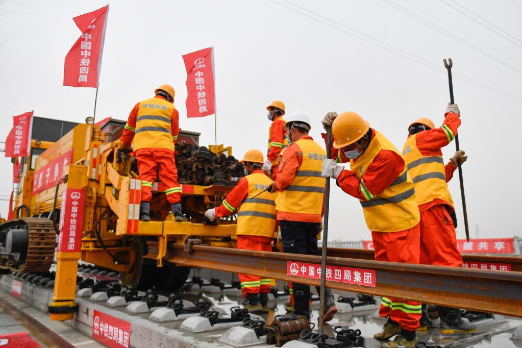 Construcción del ferrocarril de alta velocidad Huzhou-Hangzhou entra a la fase de colocación de vías